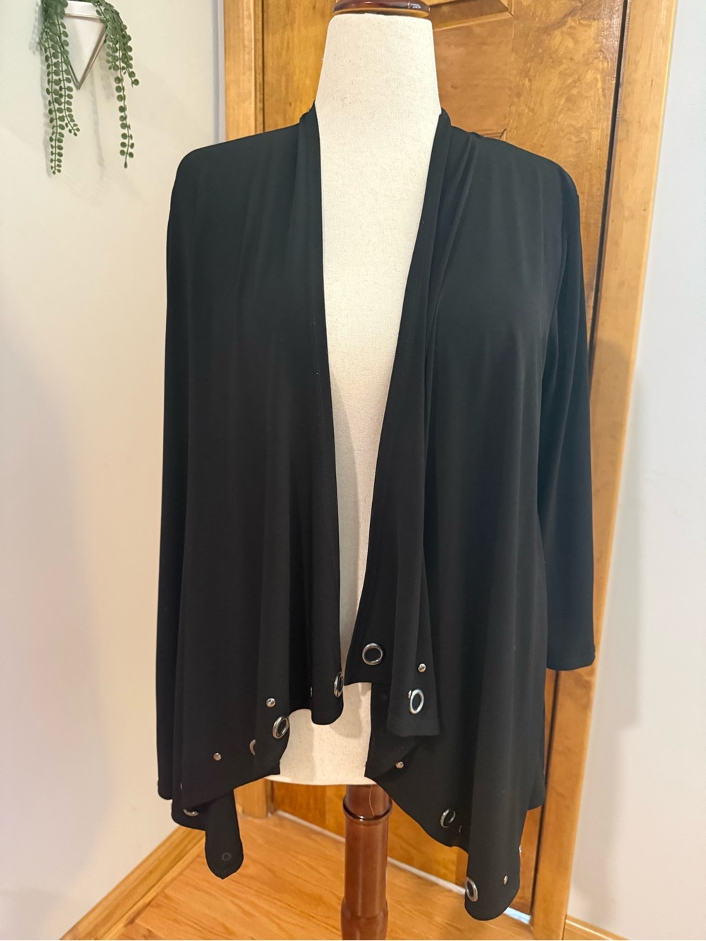 Peck & Peck Black Open-Front waterfall cardigan with Grommet Trim size L